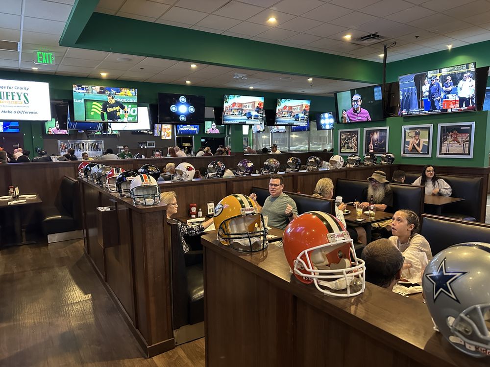 Duffy's Sports Grill Palm Beach Gardens interior