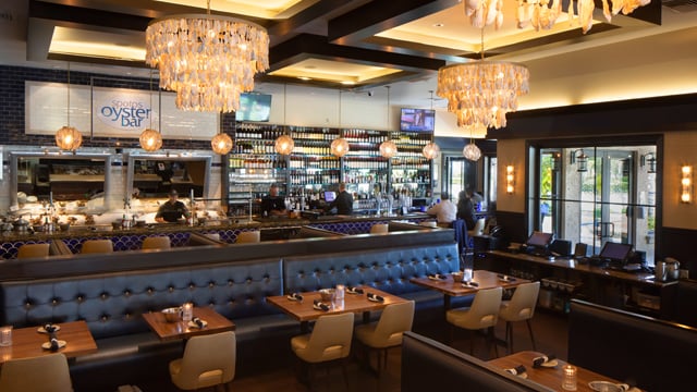 Spoto's Oyster Bar — seafood and oysters at PGA Commons in Palm Beach Gardens